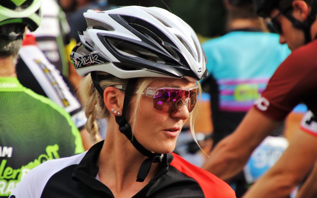 Radsport Triathlon Lauf Sonnenbrille Blackpro Polarisierte Fahrradbrille MTB 4 austauschbare Gläser UV 400 Schutz Polarized Sportbrille 